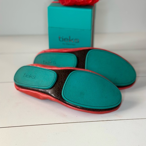 Tieks POPPY!!  Size 7 - Picture 7 of 8